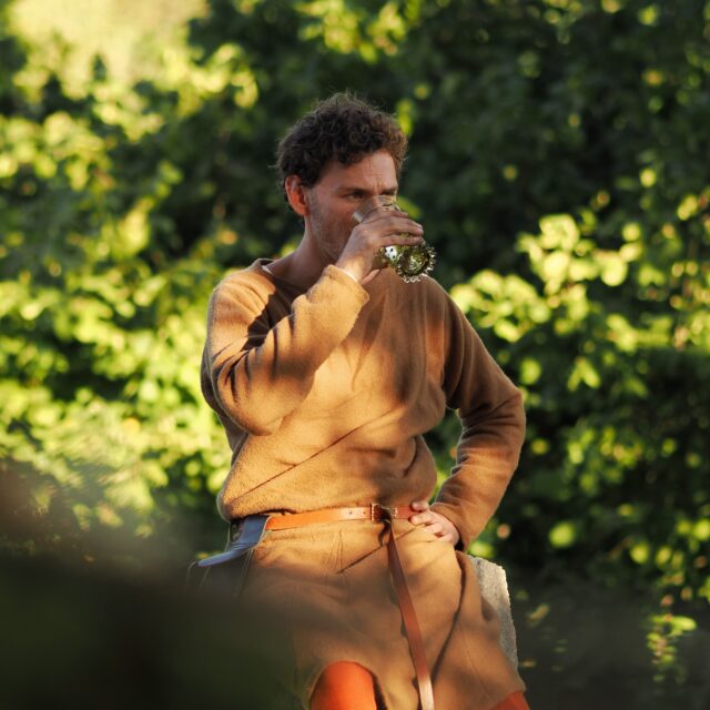 Summer days ☀️ (with Georg, his prunted beaker and Ronja)

Photos by:
@u.hinterkoerner.fotografie 

🐗

#medievalreenactment