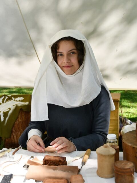 What a wonderful weekend celebrating historical craftsmanship! 🪵🧵✨

We were delighted to be invited to the MAMUZ Castle Asparn/Zaya for their weekend dedicated to traditional and historical crafts - Hand.Werk.Geschichte. 

We had the chance to demonstrate medieval woodworking, sarwürken (maille-making), and needlework, sharing our crafts with visitors and showing how these techniques were once practiced.

It was such a pleasure to meet so many curious and enthusiastic people, talk about historical crafts, answer questions, and bring a little bit of the past back to life. ❤️

A huge thank you to MAMUZ for inviting us and for putting together such a wonderful event! We’re very happy to have been part of this special weekend celebrating craftsmanship in all its forms.

Until next time! 

Thanks for the pictures @mamuzmuseum