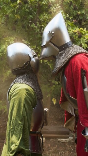 *clonk*

Enjoyed @lowrifaberart 's reel and had to spread the helmet love. Go check it out!

#houndskull #knight #middleages